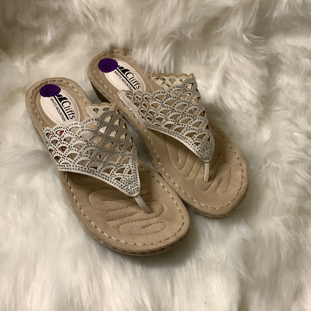 Never been worn, toe strap, cliffs white mountain 1” heel